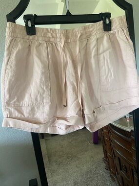 Old Navy cream colored Drawstring Linen-Blend Athletic Shorts